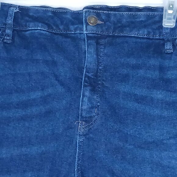 Ava & Viv Women’s 24W Denim Shorts Blue Distressed Roll Cuff High Rise Midi Plus - Picture 3 of 10